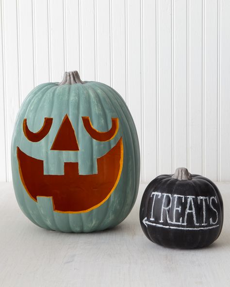 The Best Painted Pumpkin Ideas from the "Martha Stewart Living" Staff 30 Days Of Halloween, Pumpkin Inspiration, Traditional Halloween, Geometric Stencil, Abstract Expressionist Art, Martha Stewart Crafts, Creative Pumpkins, Pumpkin Ideas, Trick Or Treater