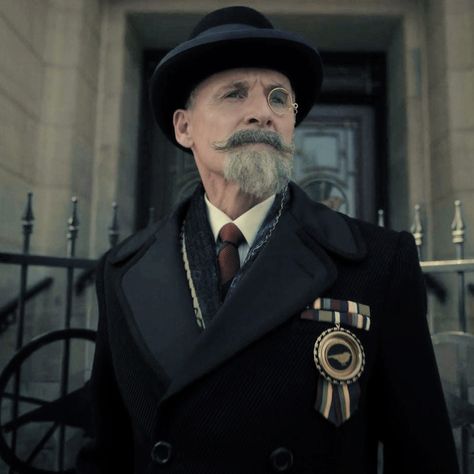 Sir Reginald Hargreeves, Colm Feore, Reginald Hargreeves, Aidan Gallagher, Umbrella Academy, Umbrella, Tv Shows