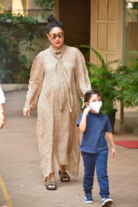 Mom-To-Be Kareena Kapoor Spotted With Son Taimur Indian Movie, Mother Son, Kareena Kapoor, Indian Movies, Blue Tee, Printed Maxi, Model Photos, Printed Maxi Dress, New Pictures