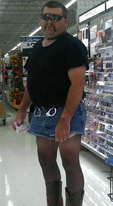 Weird People At Walmart, Funny Walmart People, Funny Walmart Pictures, Walmart Pictures, Haircut Medium, Walmart Funny, Funny People Pictures, Walmart Photos, Walmart Fashion