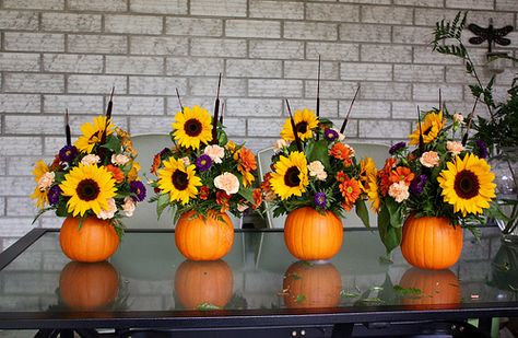 How to Make a Floral Pumpkin Centerpiece Wedding Pumpkins, Sunflower Ideas, Hiasan Perkahwinan, Sunflower Party, Games Table, Pumpkin Wedding, Gubahan Bunga, Fall Flower Arrangements, Fall Floral Arrangements