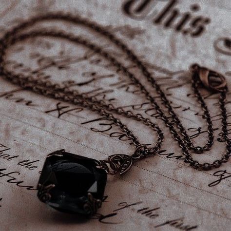 Rebekah Aesthetic, Dark Academia Necklace, Magic Aesthetic, Magical Jewelry, Witch Aesthetic, Wallpapers Iphone, Fantasy Aesthetic, Fantasy Jewelry, Character Aesthetic