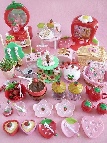 Merry Strawberry Re Ment, Strawberry Calico Critter, Re Ment Miniatures, Fairy Calico Critter, Strawberry Shortcake Mcdonalds Toy, Sanrio Rement, Vintage Strawberry Shortcake Toys, Rement Miniatures, Calico Critters Families