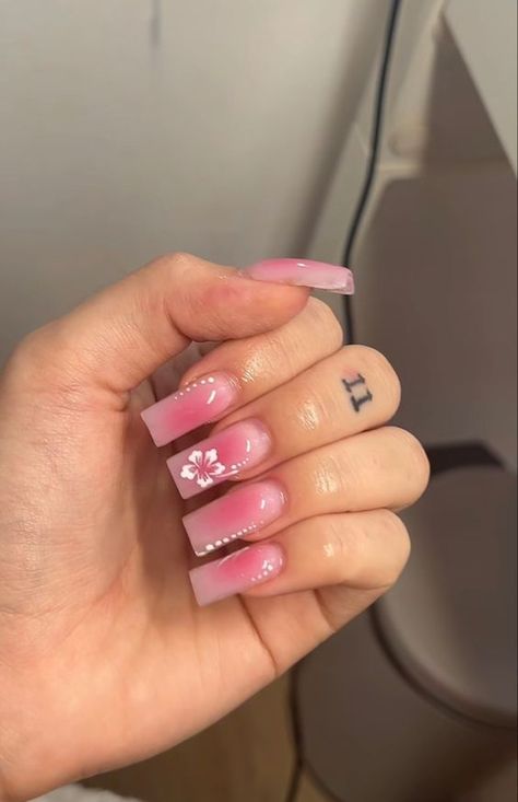 #follow #acrylicnails #nails #nailsofinstagram #nailart #beautyblog #blogging #blog #blogger Paznokcie Hello Kitty, Girly Acrylic Nails, Summery Nails, Her Nails, Simple Acrylic Nails, Short Square Acrylic Nails, Bling Acrylic Nails, Acrylic Nails Coffin Short, Summer Acrylic Nails