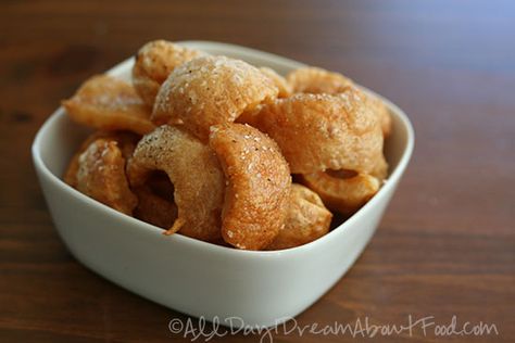 Homemade Healthy Pork Rinds Chicharrones Recipe | All Day I Dream About Food Quick Keto Snacks, Chicharrones Recipe, Paleo Pork Recipes, Two Ingredient Desserts, Pork Rind Recipes, Paleo Pork, Veggie Snacks, Crunchy Snack, Pork Rinds