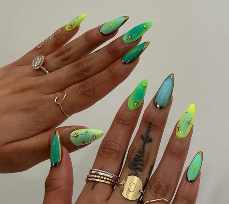 Brazil Nails Design, Funky French Tip Nails, Neon Green Nails Design, Brazil Nails, Neon Manicure, Fall Nail Idea, Pool Nails, Neon Green Nails, Fall Nail Ideas