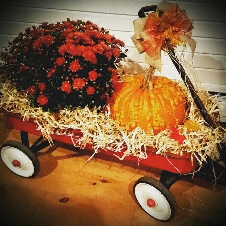 Little Red Wagon Pumpkin Wagon Decor, Fall Decor With Wagon, Red Wagon Fall Decor, Fall Wagon Decor, Wagon Decor, Wagon Ideas, Fall Porches, Fall Landscaping, Thanksgiving Hostess