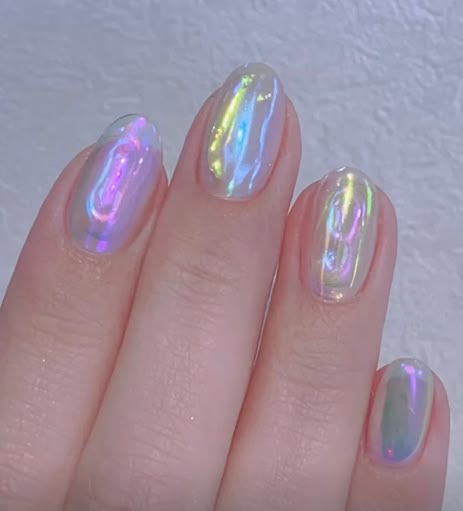 iridescent nails Mermaidcore Nails, Irridescent Nails, Fashion Outfits Fall, Holographic Nail Designs, Iridescent Nails, Hottest Nail Trends, Creative Nail Art, Opal Nails, Holo Nails