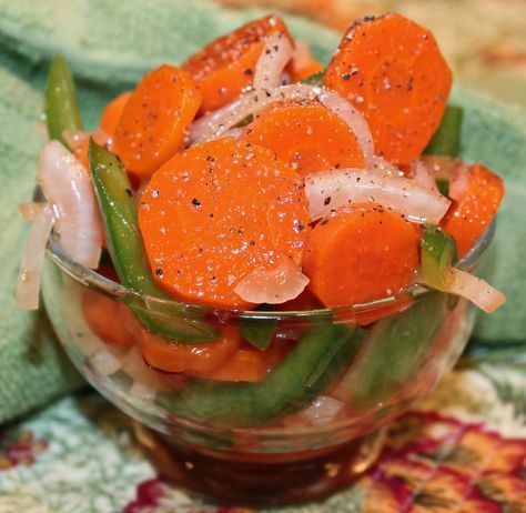 "copper pennies" cold carrot salad Carrot Coins Recipe, Copper Penny Salad, Diet Desserts Recipes, Veggie Side Dish Recipes, Plum Trees, Thanksgiving Food Sides, Eating Carrots, Cold Salad, Carrot Salad