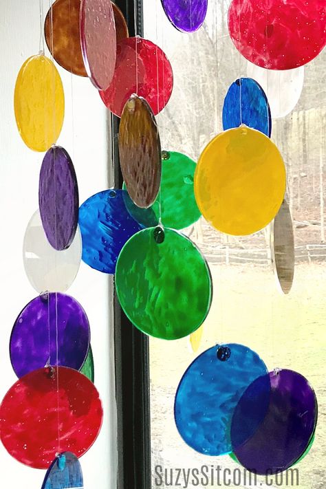 Create a beautiful sun catcher with glass paint Cd Suncatchers, Church Retreat, Beaded Suncatcher, Diy Stained Glass Window, Paint Smell, Sister Crafts, Diy Suncatchers, Diy Staining, Window Crafts