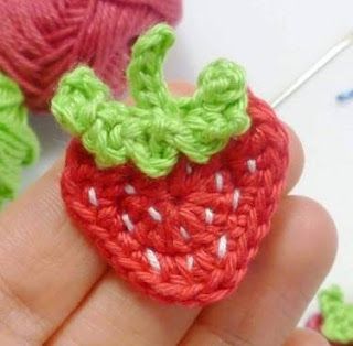 MANUALIDADES DE LANA: PATRON GRATIS APLIQUE FRESA DE CROCHET 13348 Crochet Applique, Crochet Granny, Floral Rings, Projects To Try, Amigurumi, Internet, Knitting, Crochet, Pink