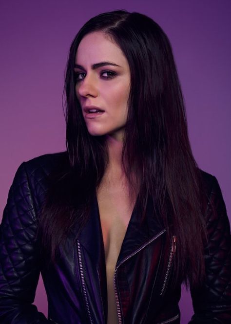 Alexandra Park Alexandra Park, The Royals, Cheryl Blossom, Woman Crush, Brunettes, Serie Tv, Makeup Inspiration, Royals, Beauty Women