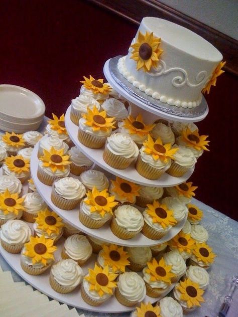 Sunflower Wedding Cake, Sunflower Cupcakes, Sunflower Wedding Decorations, Sunflower Party, Sunflower Themed Wedding, Cake And Cupcakes, Gateaux Cake, Wedding Cake Rustic, Wedding Cakes With Cupcakes