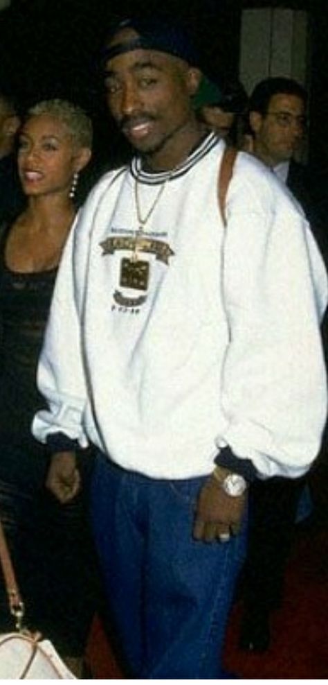 Eyes on sly... Tupac Outfits, Hip Hop 90, Tupac Photos, 90s Rappers Aesthetic, Three 6 Mafia, Cultura Hip Hop, 90s Rappers, Looks Hip Hop, Tupac Pictures