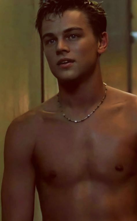 Leonardi DiCaprio, 1999, 𝘛𝘩𝘦 𝘣𝘦𝘢𝘤𝘩 Jordan Belfort Leonardo Dicaprio, Leonardo Dicaprio Shirtless 90s, Young Leonardo Dicaprio Aesthetic, Leonardo Dicaprio Abs, Leonardo Dicaprio 1997, Leonardo Dicaprio Basketball Diaries, Leonardo Dicaprio Shirtless, Leonardo Dicaprio The Beach, Leonardo Dicaprio Now