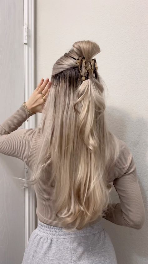 ELAINA MICHELLE on Reels | INDRAGERSN · streets x kiss it better - sped up Hair Ideas For School Easy, Elaina Michelle, Clip Hairstyles Long Hair, Half Down Claw Clip, Claw Clip Hairstyles Long Hair, Easy Claw Clip Hairstyles, Long Hair Inspo, Claw Clip Hairstyle, Clip Hairstyle