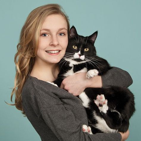 Cat And Woman Photography, Hugging Pet Reference, Holding Pet Pose, Human And Cat Reference, Family Portrait With Cat, Holding Pet Reference, Pet Pose Reference, Person Holding Cat Pose, Family Portrait Reference