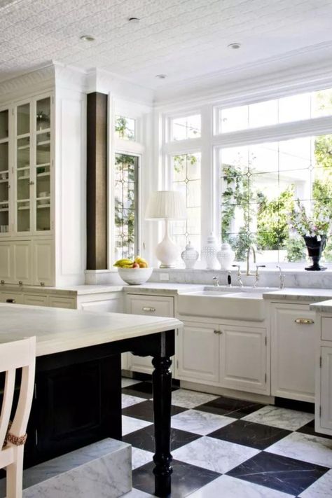 There is something really special about a black and white kitchen. The lack of color can create a drama all to itself. Today I am sharing 13 timeless black and white kitchen design ideas that will inspire you to create a classic kitchen all your own. White Kitchen Floor, Dry Kitchen, Cabinet Trends, Kitchen Cabinet Trends, Black White Kitchen, Black And White Kitchen, Kitchen Floor Tiles Ideas, White Kitchen Tiles, Parisian Interior