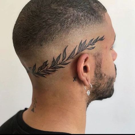 Inside Out on Instagram: “Would you ever get a head tattoo? Because this wavy wreath definitely has us considering it 🍃 #IOinspiration via��…” Mens Face Tattoos, Laurel Wreath Tattoo, Hairline Tattoos, Dark Skin Tattoo, Scalp Tattoo, Olive Branch Tattoo, Gang Tattoos, Wreath Tattoo, Branch Tattoo