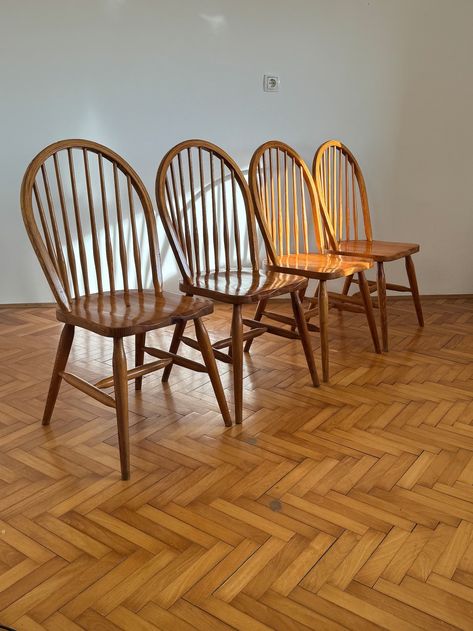 1 of 4 Vintage Solid Wood Windsor Dining Chairs / Mid Century Chairs / Scandinavian Style / Retro Chairs / Made in Yugoslavia - Etsy Hong Kong Mid Century Wood Chair, Dining Chairs Scandinavian, Dining Chairs Mid Century, Wooden Kitchen Chairs, Ercol Dining Chairs, Retro Chairs, Ercol Chair, Scandinavian Design Style, Windsor Dining Chairs