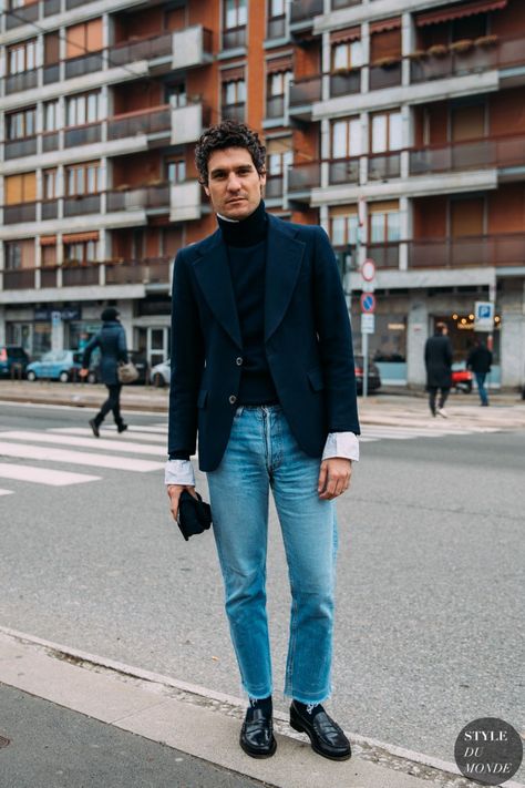 Milan Men's FW 2020 Street Style: Alvaro de Juan - STYLE DU MONDE | Street Style Street Fashion Photos Alvaro de Juan Men Street Look, Boy Street Style, 2020 Street Style, Mode Tips, Reportage Photography, Mens Casual Outfits Summer, Mens Fashion Inspiration, Guys Clothing Styles, Mens Outfit Inspiration