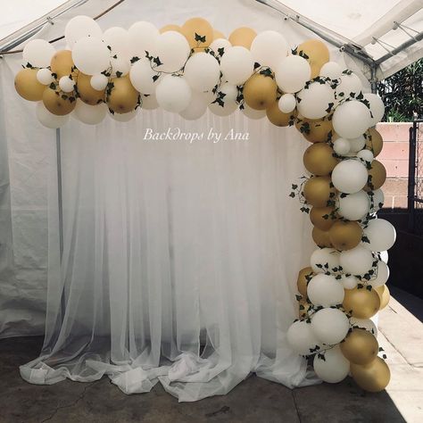 Anay Muñoz Rodriguez on Instagram: “White and Gold Balloon Garland Backdrop with Green Vines ✨✨✨✨ Thank you @_marii_914 for trusting me with tour backdrop!!!💕💕💕💕💕 . . .…” White And Gold Balloon Garland, Balloon Garland Backdrop, Grad Backdrop, Bridal Balloons, Gold Balloon Garland, Engagement Balloons, White And Gold Decor, 25th Anniversary Party, Garland Backdrops