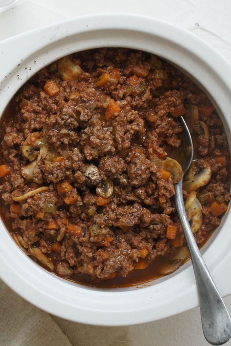 For an easy, budget-friendly dinner, try this slow cooker savoury mince. Easy Mince Recipes, Slow Cooker Burrito, Savoury Mince, Crock Pot Inspired Recipes, Budget Friendly Dinner, Mince Recipes, Budget Recipes, Family Dinner Recipes, Beef Recipes Easy