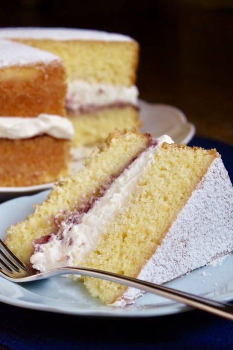 Victorian Sponge Cake Recipe, Victoria Sponge Cake Recipe, Afternoon Tea Cake, Victoria Sandwich, British Cake, British Foods, Baking Conversions, British Cooking, Afternoon Tea Cakes