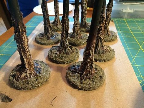 How To Make Awesome Tabletop Trees: a quick how to... Dnd Diy, Dnd Crafts, Dnd Mini, Warhammer Terrain, Game Terrain, Toy Trains, Model Tree, Model Train Sets, Wargaming Terrain