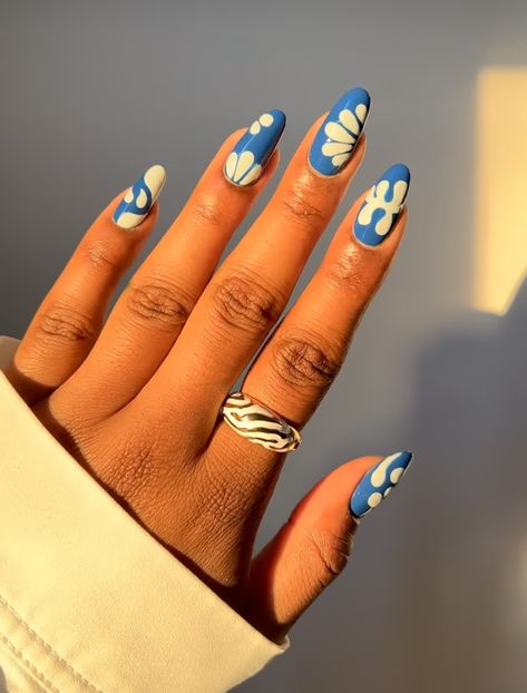 Santorini Nail Ideas, Blue Nails 2024 Trends, Blue Tropical Nails, Spain Nails Design, Matisse Nails, Hippie Nail Ideas, Blue Abstract Nails, Mama Mia Nails, Greece Nail Ideas