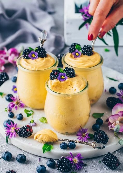 Mango Mousse Dessert, Dairy Free Custard, Cream Desserts Recipes, Tiramisu Trifle, Mousse Dolce, Dessert Mousse, Desserts In A Glass, Resipi Kek, Mango Mousse