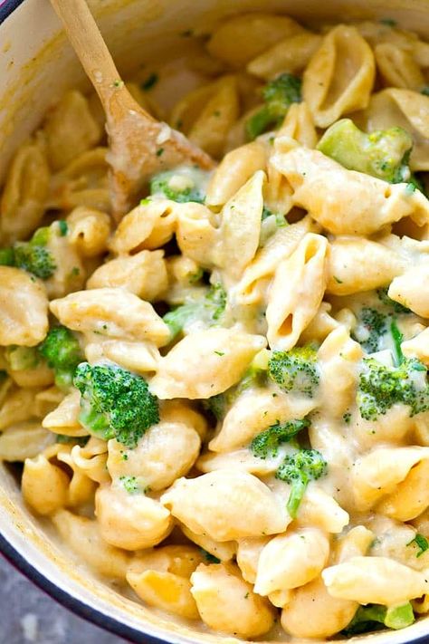 Shell Pasta Recipes, Cheesy Broccoli, Stuffed Shells Recipe, Cheesy Pasta, Small Pasta, Pasta Dinner Recipes, Vegetarian Pasta, Stuffed Pasta Shells, Broccoli Recipes