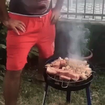 Monkey Blowing on Barbecue - 9GAG Bmw Tuning, Monkey Shirt, Funny Vid, Funny Shirt, Funny Clips, 귀여운 동물, New Memes, Dad To Be Shirts, Abba