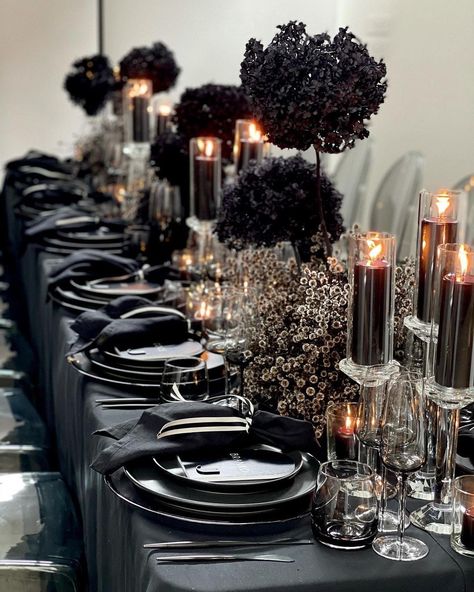 This is beautiful! Would you consider this palette for your wedding? #munaluchibride Posted via • @jimketevents • J • F O R T Y • Celebrating forty , tablescape details S T Y L I N G + F L O R A L S + D E S I G N @jimketevents Table decor @takemehire Candlesticks @standoutluxuryweddings Balloons @quirkyballoons_ Sign + guest names @lettersbyloulou Candles @rawlightcandles Chairs @sydneypartyoperation Props @thetreasureroom_ Cake @sydneydessertco #jimket #jimketevents #weddedwonderlan Wedding Decorations Flowers, Black Wedding Theme, A Black Wedding, All Black Party, Black Centerpieces, Black Party Decorations, Dark Wedding Theme, Black Wedding Decorations, Event Stylist