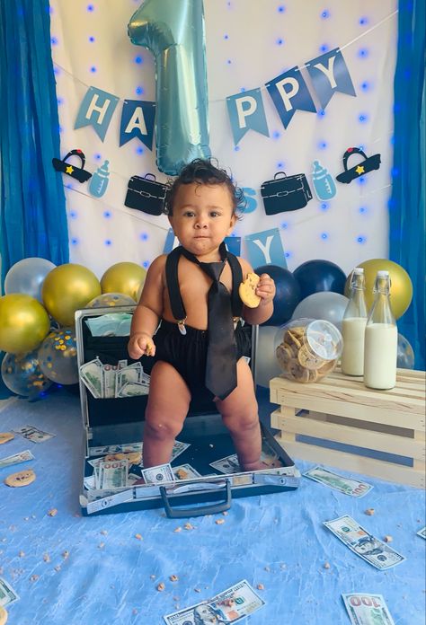 Boss Baby Photoshoot, Baby Photoshoot Ideas, Baby Cake Smash, 1st Birthday Photoshoot, Smash Cake Photoshoot, Cake Smash Photos, Boss Baby, Photoshoot Inspo, Birthday Photoshoot