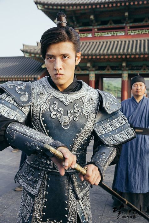 Kang Ha Neul was insulted on TV, here’s how he responded — Koreaboo Moon Lovers Cast, Kang Ha Neul Moon Lovers, Scarlet Heart Ryeo Wallpaper, Moon Lovers Drama, Traditional Asian Dress, Korean Male Actors, Kang Ha Neul, Lee Sung Kyung, Scarlet Heart