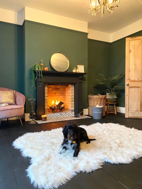 Dark Green Walls Black Fireplace, Living Room With Open Fireplace, Open Fire Living Room Ideas, Edwardian Bedroom Vintage, Black Floor Green Walls, Green Edwardian Living Room, Dark Green Living Room With Fireplace, Black Fireplace With Green Walls, Cosy Green Living Room Ideas