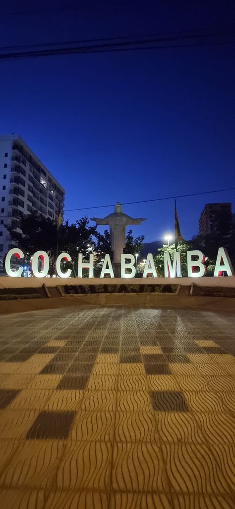 Caminando por la hermosa ciudad de cochabamba bolivia Bolivia Aesthetic, Copacabana Bolivia, Stand Feria, Bolivia Travel, Shirt Design Inspiration, Bolivia, Guatemala, South America, Places To Travel