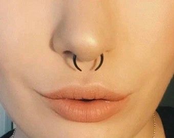 Septum Jewelry Ideas, Septum Chain To Ear, Emo Septum Piercing, Black Septum Piercing Spike, Spiky Septum Piercing, Stretched Septum Piercing, Septum Piercing Black, Cute Septum Rings, Stretched Septum