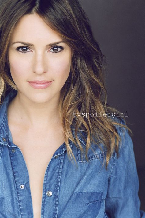 Elizabeth Hendrickson Corporate Headshots Women, Elizabeth Hendrickson, Professional Headshots Women, Casting Calls, Headshot Poses, Headshots Women, Corporate Portrait, Portrait Photography Men, Studio Photos