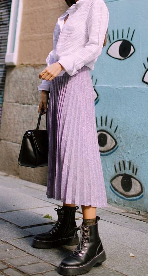 Love this purple pleated skirt paired with doc martens. It is a feminine yet 90s grunge look. #90s #grunge #pleats Long Pleated Skirt Outfit Summer, Purple Pleated Skirt Outfit, Long Pleated Skirt Outfit, Festival Outfits Plus Size, Purple Skirt Outfit, Doc Martens Outfit Summer, Long Purple Skirt, Purple Pleated Skirt, Plus Size Festival Outfit