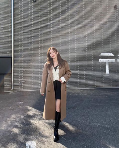 Japan Lookbook, Korean Autumn Outfit, Korea Outfits, Korea Fits, Autumn Moodboard, Korea Autumn, Japan Fits, Long Brown Coat, Korean Winter Outfits