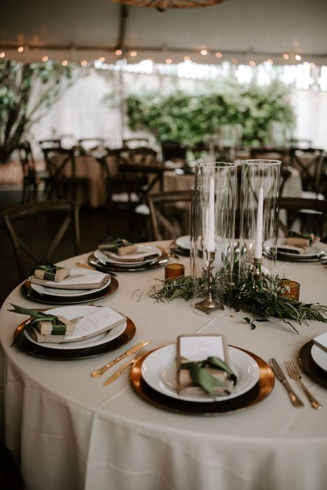 Greenery Tablescape Round Table, Wedding Fall Table Setting, Sage Green And Rust Wedding Centerpieces, Round Table With Greenery, November Wedding Ceremony Decor, Wedding Table Setting Ideas Round, Wedding Tables Circle, Simple Wedding Design Decor, Winter Wedding Tablescapes Round