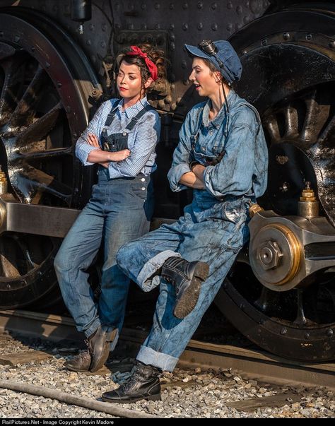 Wwii Women, Workout Man, Rail Road, Old Train, Mens Fashion Rugged, Rosie The Riveter, Steam Engine, Working Woman, Vintage Denim