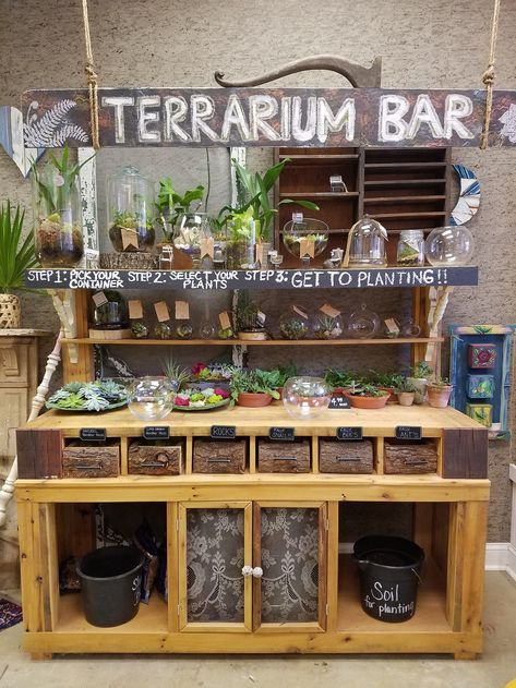 Diy Flower Bar, Terrarium Bar, Garden Center Displays, Flower Shop Interiors, Bar At Home, Flower Shop Decor, Flower Shop Design, Plant Party, Support Plante