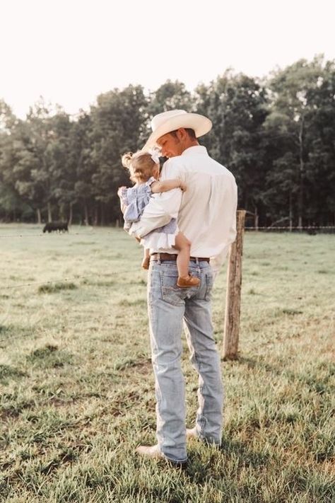 Ranch Family Aesthetic, Southern Family Aesthetic, Farm Family Aesthetic, Western Family Pictures With Kids, Country Mom Aesthetic, Dream Life Aesthetic Family, Country Family Aesthetic, Country Family Pictures, Country Daughter