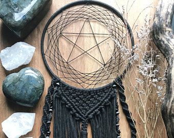 Black Onyx Star Dream Catcher - Gypsy Decor - Witch Dreamcatcher - Boho Decor - Black Wallhanging - Macrame Star Dream Catcher, Dream Catcher Patterns, Black Dream Catcher, Dream Catcher Craft, Boho Goth, Body Art Photography, Paper Wall Hanging, Witchy Crafts, Wall Hanging Crafts