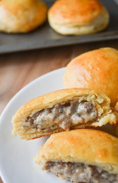 Stuffed Biscuits and Gravy - 2016 Week 12 Tailgating Ideas – Dan330 Honey Butter Glaze, Stuffed Biscuits, Fridge Food, Butter Glaze, Tailgate Food, Sausage Gravy, Biscuits And Gravy, Best Breakfast Recipes, Honey Butter