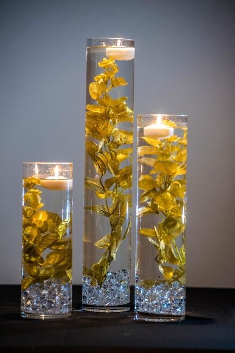 Centerpiece With Floating Candles, Water Centerpieces, Floating Candles Wedding, Beautiful Wedding Centerpiece, Floating Candle Centerpieces, Great Gatsby Theme, Beach Wedding Centerpieces, Simple Wedding Centerpieces, Gold Centerpieces