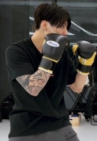 Jungkook Times✨ on Twitter: "JUNGKOOK YOU ARE SO COOL… " Boxing Videos, Jungkook Selca, Canal No Youtube, Foto Jungkook, Bts Video, Bts Photo, Ukulele, Bts Jungkook, Boyfriend Material